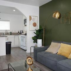 Casa Mid City - Centrally Located 1BR Getaway with Private Yard