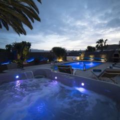 Extraordinary Playa Blanca Villa 3 Bedrooms Villa Naraku Spacious Sun Terrace Outdoor Pool, Hot Tub And Bbq Playa Blanca