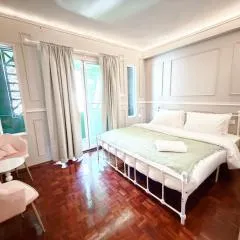 CASA Sukhumvit 11 - คาซ่า สุขุมวิท 11