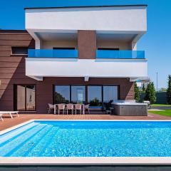 Beautiful Home In Novalja