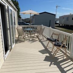 Caravan With Decking And Wi-Fi At Seawick Holiday Park In Essex Ref 27231Sw