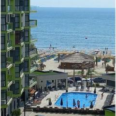 WaterFront Apartment - Beach Pool & Spa Resort langa plaja