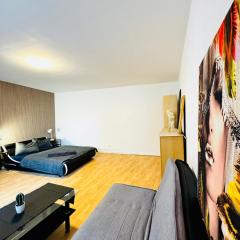 Stylish 1BR Apt, Near Metro & Shops