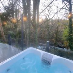 P59 - Riverstone with hot tub