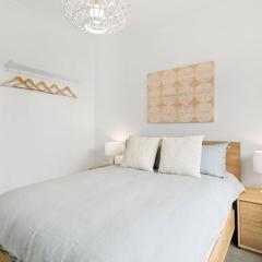 The Rooftop: Beachfront views+ Parking+ BBQ+ Bar