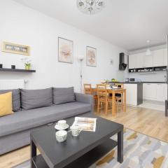 Modern Apartment with Parking next to the Airport in Warsaw by Noclegi Renters