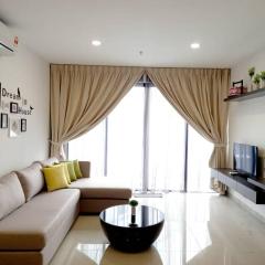 Dream Homes at i-City - WiFi TV Box and 1 Carpark