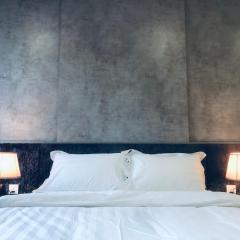 Lush Homes at i-City - WiFi Smart TV and 1 Carpark