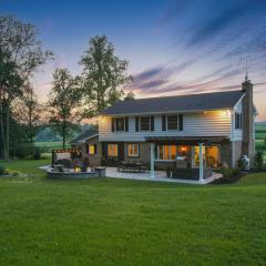 Zook Manor with Hot tub Firepit and Game Room