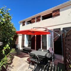 Maison T3 cabine 4 couchages, terrasse cloturée, résidence Sun village avec piscine commune, 300m de la plage à PORTIRAGNES -LRSUNP5