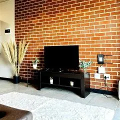 Modern Gem Near Mall of Africa!