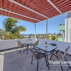 Sea View Roof-Deck Apartment, 1 Block to Malecón
