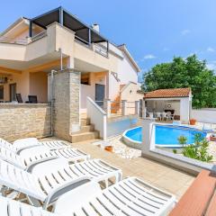 House Monique with pool