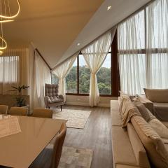 Luxuoso apartamento de 3 suítes frente rua torta