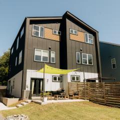 ModTrio 3BR with ensuites & Garage Mins to Uptown