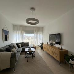 HARDUF3 - Stylish 3BD - Sea View - Private Parking