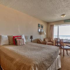 Comfy Second Floor Beachfront Condo - Sleeps 4 - Pool and Sauna