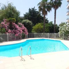 4-room,garage,swimming pool,750 m from the beach.