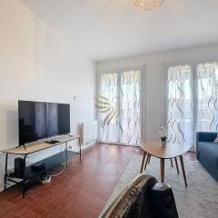 2-room, 4 guests, beach/port 5 min, Wi-Fi, parking