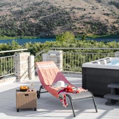 Lithus Retreat with Jacuzzi and 360 Views