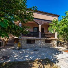 Beautiful Home In Starigrad - Paklenica With Wifi