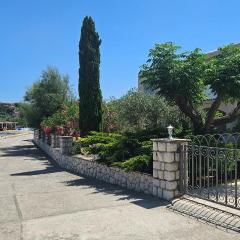 1 Bedroom Amazing Apartment In Lopar