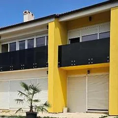 3 Bedroom Nice Apartment In Marinici