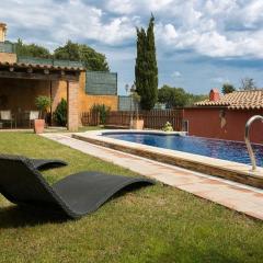 3 bedroom villa close to the center with private pool & garden H30