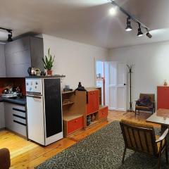 Modern&bright apt next to UN House in city center