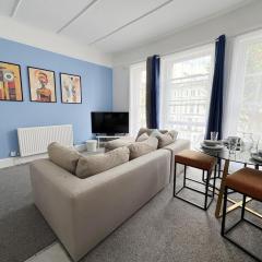 Prime Central London 2-Bed by Shops & Transport
