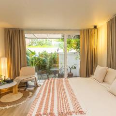 Studio room with private garden in Center Sathorn