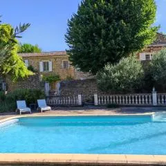 Mas avec piscine à 20 minutes du Pont du Gard