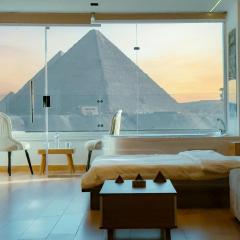 Cleopatra Suite Pyramids View jacuzzi and balcony