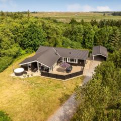 Lovely Holiday Home With Wilderness Bath And Space For 8 People