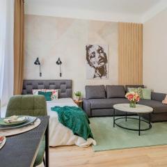 Central Charm - AC - Double Bed - Party & Sights Nearby