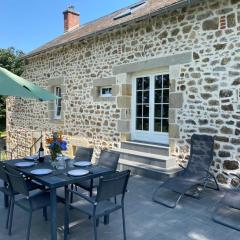 Ancien corps de ferme rénové avec terrasse, chauffage électrique et wifi à Marcillat-en-Combraille - FR-1-489-369