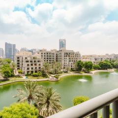 RH - Beautiful canal view, Sleek & spacious Studio, central location