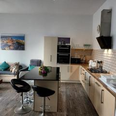 Spacious 3 Bedroom Apt Near the Sea