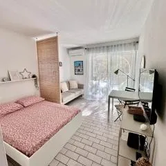 Studio sur le port de Hyères - à 2min des plages, Clim & Balcon