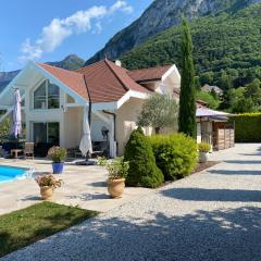 Beau studio 3 étoiles au bord du lac parking privé gratuit