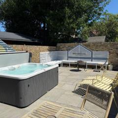Broadstairs Apartments with luxurious 4-person communal hot tub - sleeps up to 20 people