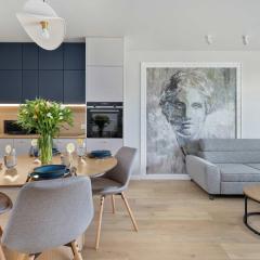 Bright Apartment Spadochroniarzy in Dziwnów with Parking & Pool by Noclegi Renters