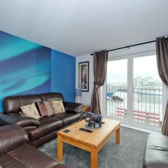 Luxury 2 Bedroom Harbour Apartment With Panoramic Ship Views