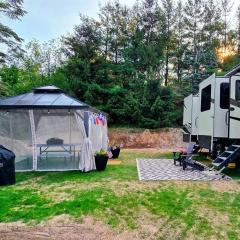 Luxury RV on 10 Private Acres Bring your pup