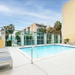 The Blossom-Modern 1BR Getaway in Marina Walk to Water&Restaurants