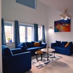 Grandeur at Kennedy-Spacious 5 Bedrooms- Sleeps 9-WiFi- Parking