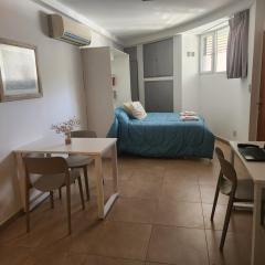 Parque España frente al río