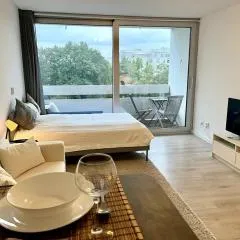 Chic Apartment - Rooftop Pool & Alps View