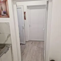 Studio apartment Klarić