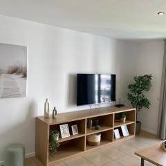 Ikebana Suite - Modern Apartment with Parking & Swimming Pool